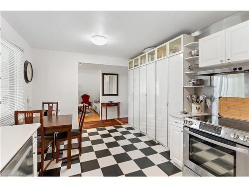 3190 Cattell Drive, Niagara Falls, ON - Indoor Photo Showing Kitchen