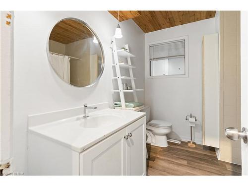 3190 Cattell Drive, Niagara Falls, ON - Indoor Photo Showing Bathroom