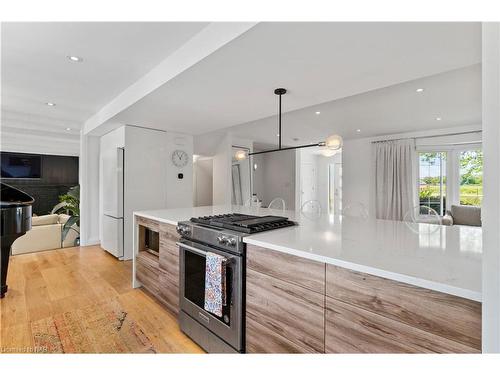 3789 Ninth Street West, Lincoln, ON - Indoor Photo Showing Kitchen