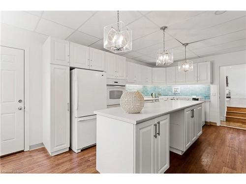 3789 Ninth Street West, Lincoln, ON - Indoor Photo Showing Kitchen