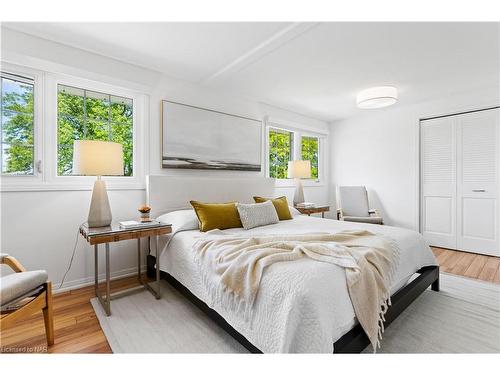 3789 Ninth Street West, Lincoln, ON - Indoor Photo Showing Bedroom