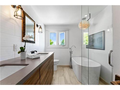 3789 Ninth Street West, Lincoln, ON - Indoor Photo Showing Bathroom