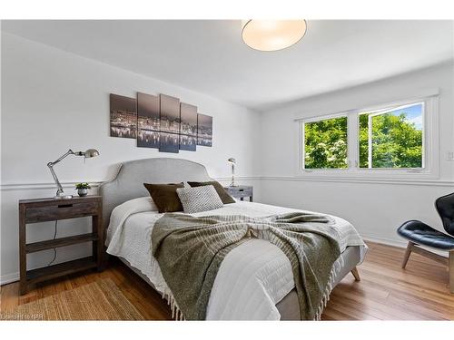 3789 Ninth Street West, Lincoln, ON - Indoor Photo Showing Bedroom