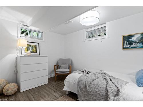 3789 Ninth Street West, Lincoln, ON - Indoor Photo Showing Bedroom