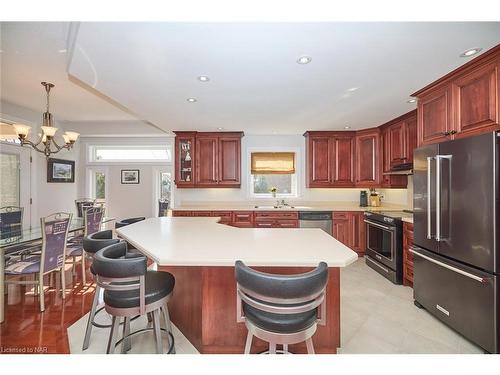 138 Loretta Drive, Niagara-On-The-Lake, ON - Indoor Photo Showing Kitchen