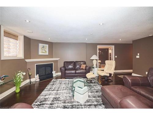 138 Loretta Drive, Niagara-On-The-Lake, ON - Indoor Photo Showing Living Room With Fireplace