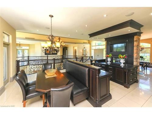 6771 Calaguiro Drive, Niagara Falls, ON - Indoor Photo Showing Dining Room