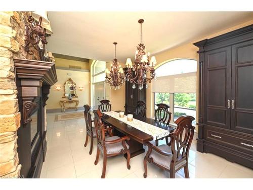 6771 Calaguiro Drive, Niagara Falls, ON - Indoor Photo Showing Dining Room