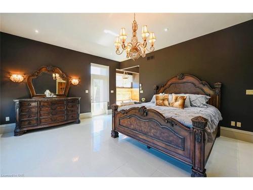 6771 Calaguiro Drive, Niagara Falls, ON - Indoor Photo Showing Bedroom