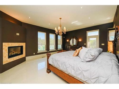 6771 Calaguiro Drive, Niagara Falls, ON - Indoor Photo Showing Bedroom