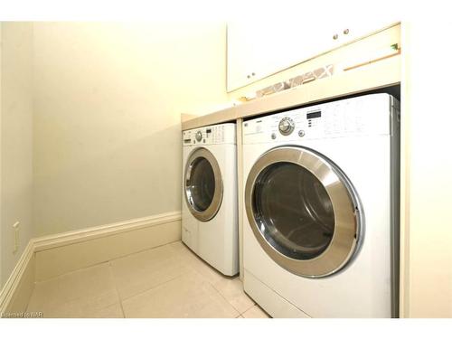 6771 Calaguiro Drive, Niagara Falls, ON - Indoor Photo Showing Laundry Room