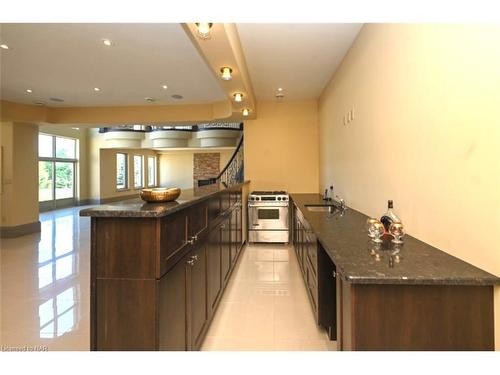 6771 Calaguiro Drive, Niagara Falls, ON - Indoor Photo Showing Kitchen With Upgraded Kitchen