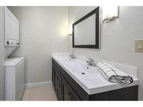 6771 Calaguiro Drive, Niagara Falls, ON - Indoor Photo Showing Bathroom