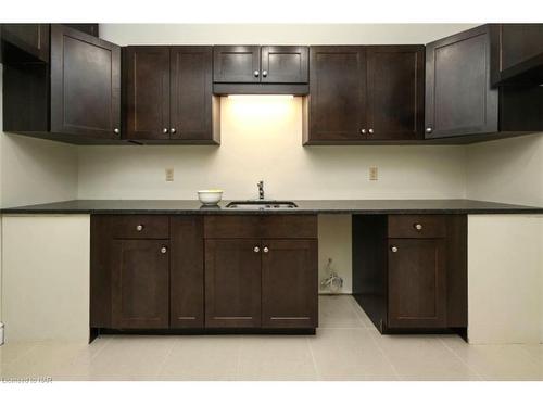 6771 Calaguiro Drive, Niagara Falls, ON - Indoor Photo Showing Kitchen