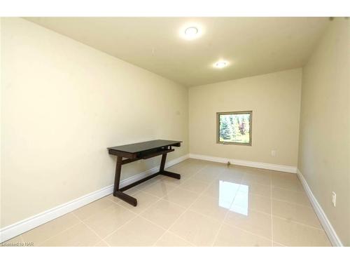 6771 Calaguiro Drive, Niagara Falls, ON - Indoor Photo Showing Other Room