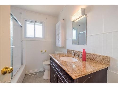 13 Janet Street, Port Colborne, ON - Indoor Photo Showing Bathroom