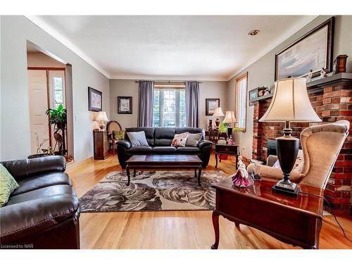 12 Bayview Lane, Port Colborne, ON - Indoor Photo Showing Living Room