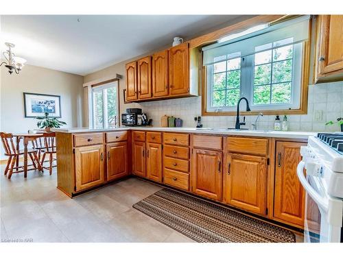 12 Bayview Lane, Port Colborne, ON - Indoor Photo Showing Kitchen