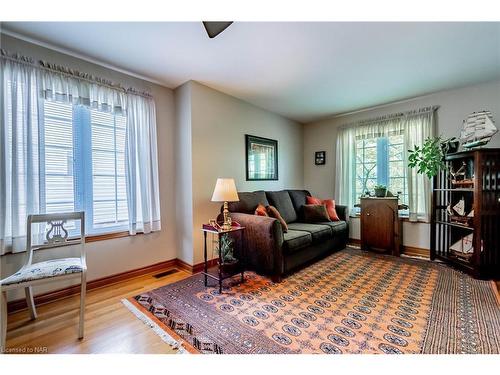 12 Bayview Lane, Port Colborne, ON - Indoor Photo Showing Living Room