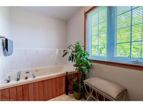 12 Bayview Lane, Port Colborne, ON - Indoor Photo Showing Bathroom