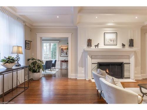 8 Hillcrest Avenue, St. Catharines, ON - Indoor Photo Showing Living Room With Fireplace