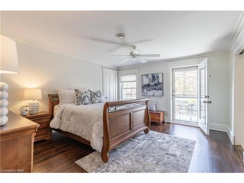 8 Hillcrest Avenue, St. Catharines, ON - Indoor Photo Showing Bedroom