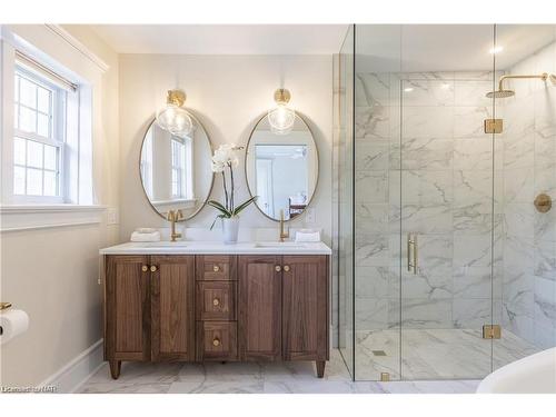 8 Hillcrest Avenue, St. Catharines, ON - Indoor Photo Showing Bathroom