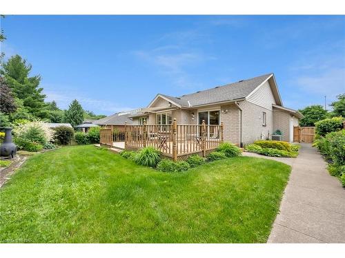 11 Oakridge Boulevard, Fonthill, ON - Outdoor With Deck Patio Veranda