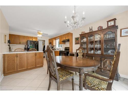 11 Oakridge Boulevard, Fonthill, ON - Indoor Photo Showing Dining Room