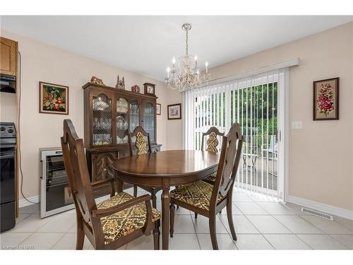 11 Oakridge Boulevard, Fonthill, ON - Indoor Photo Showing Dining Room