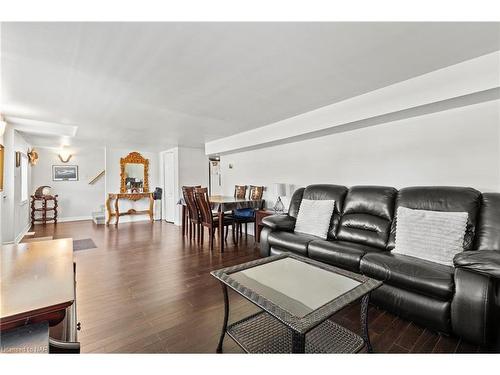 3565 Hendershot Drive, Stevensville, ON - Indoor Photo Showing Living Room