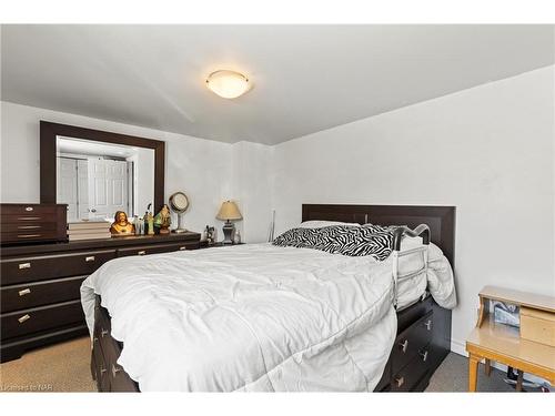 3565 Hendershot Drive, Stevensville, ON - Indoor Photo Showing Bedroom