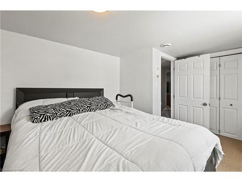 3565 Hendershot Drive, Stevensville, ON - Indoor Photo Showing Bedroom