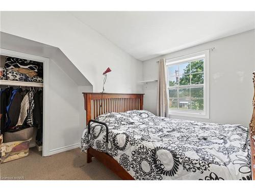 3565 Hendershot Drive, Stevensville, ON - Indoor Photo Showing Bedroom