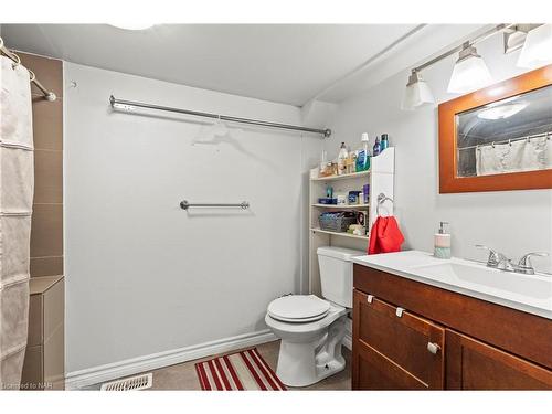 3565 Hendershot Drive, Stevensville, ON - Indoor Photo Showing Bathroom