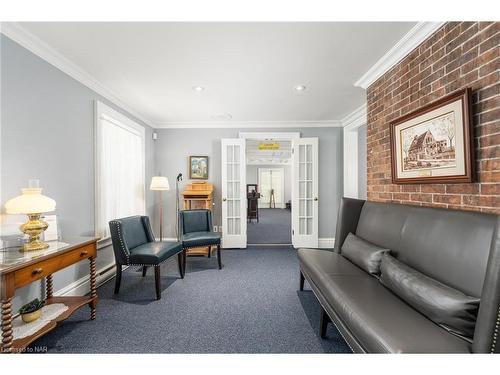 415 Regent Street, Niagara-On-The-Lake, ON - Indoor Photo Showing Living Room