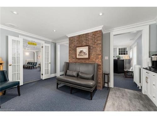 415 Regent Street, Niagara-On-The-Lake, ON - Indoor Photo Showing Living Room