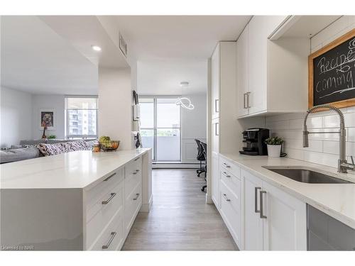 508-35 Towering Heights Boulevard, St. Catharines, ON - Indoor Photo Showing Kitchen