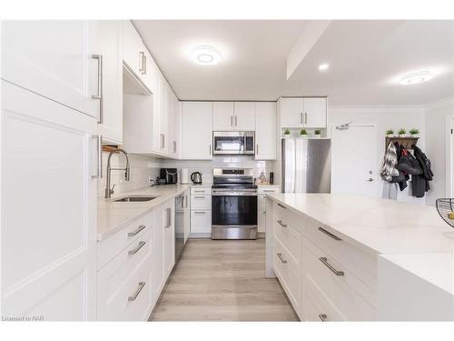 508-35 Towering Heights Boulevard, St. Catharines, ON - Indoor Photo Showing Kitchen With Stainless Steel Kitchen With Upgraded Kitchen