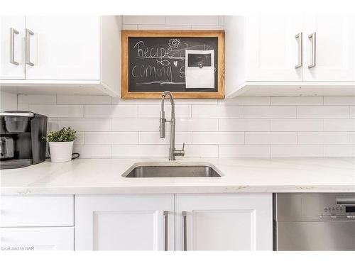 508-35 Towering Heights Boulevard, St. Catharines, ON - Indoor Photo Showing Kitchen