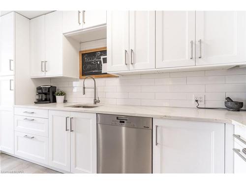 508-35 Towering Heights Boulevard, St. Catharines, ON - Indoor Photo Showing Kitchen