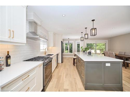 26 Oakridge Boulevard, Pelham, ON - Indoor Photo Showing Kitchen With Upgraded Kitchen