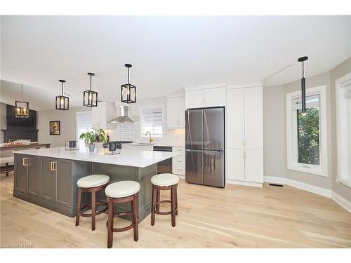 26 Oakridge Boulevard, Pelham, ON - Indoor Photo Showing Kitchen With Stainless Steel Kitchen With Upgraded Kitchen