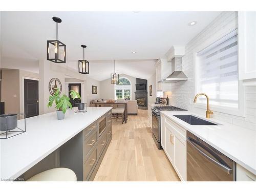 26 Oakridge Boulevard, Pelham, ON - Indoor Photo Showing Kitchen With Upgraded Kitchen