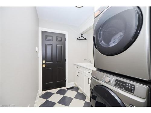 26 Oakridge Boulevard, Pelham, ON - Indoor Photo Showing Laundry Room