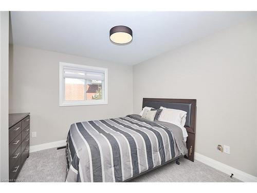 26 Oakridge Boulevard, Pelham, ON - Indoor Photo Showing Bedroom