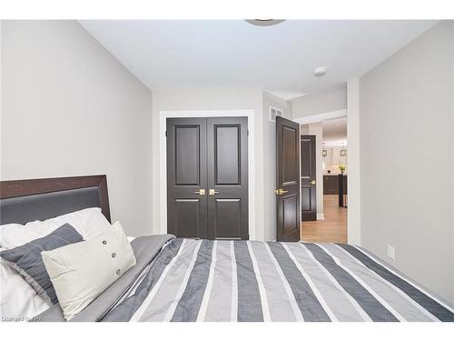 26 Oakridge Boulevard, Pelham, ON - Indoor Photo Showing Bedroom