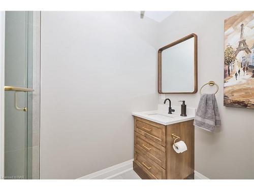 26 Oakridge Boulevard, Pelham, ON - Indoor Photo Showing Bathroom