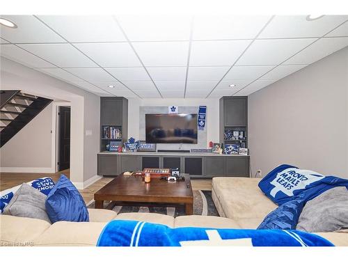 26 Oakridge Boulevard, Pelham, ON - Indoor Photo Showing Living Room