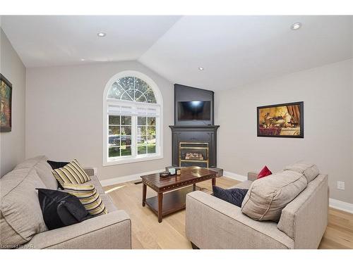 26 Oakridge Boulevard, Pelham, ON - Indoor Photo Showing Living Room With Fireplace